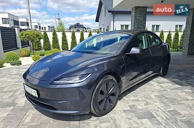 Седан Tesla Model 3 2025 в Ровно