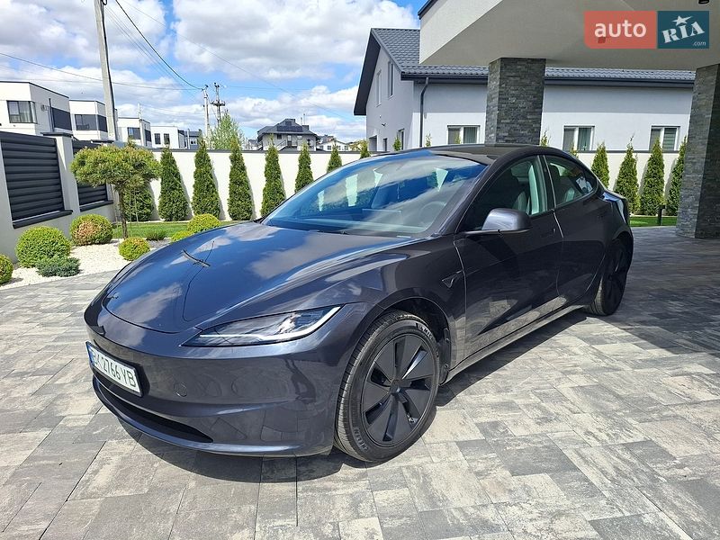 Седан Tesla Model 3 2025 в Ровно