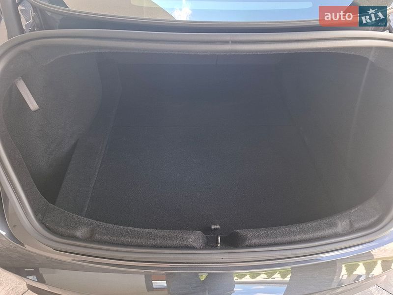 Седан Tesla Model 3 2025 в Ровно