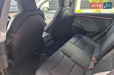 Седан Tesla Model 3 2025 в Ровно
