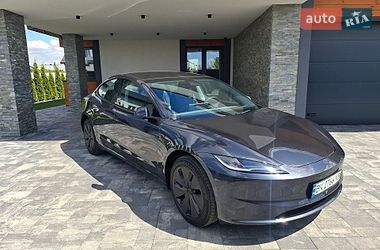 Седан Tesla Model 3 2025 в Ровно