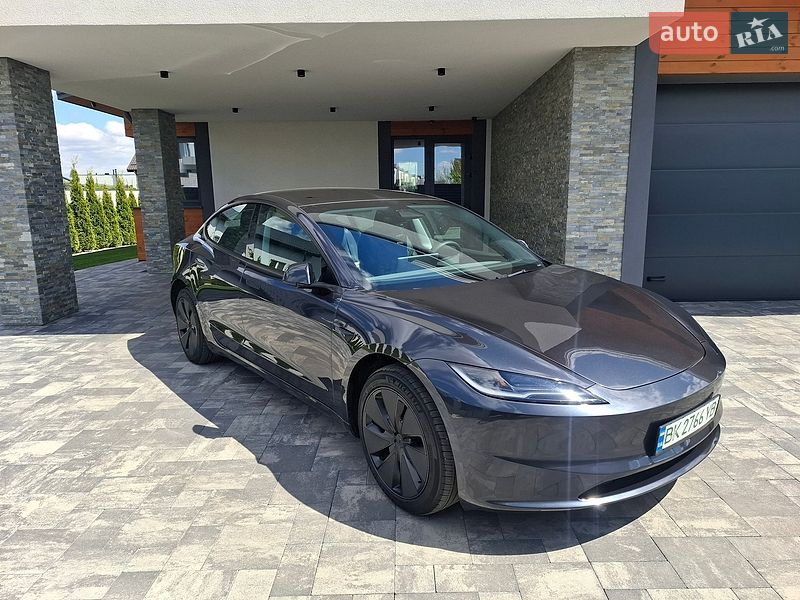 Седан Tesla Model 3 2025 в Ровно