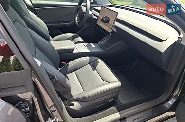 Седан Tesla Model 3 2025 в Ровно
