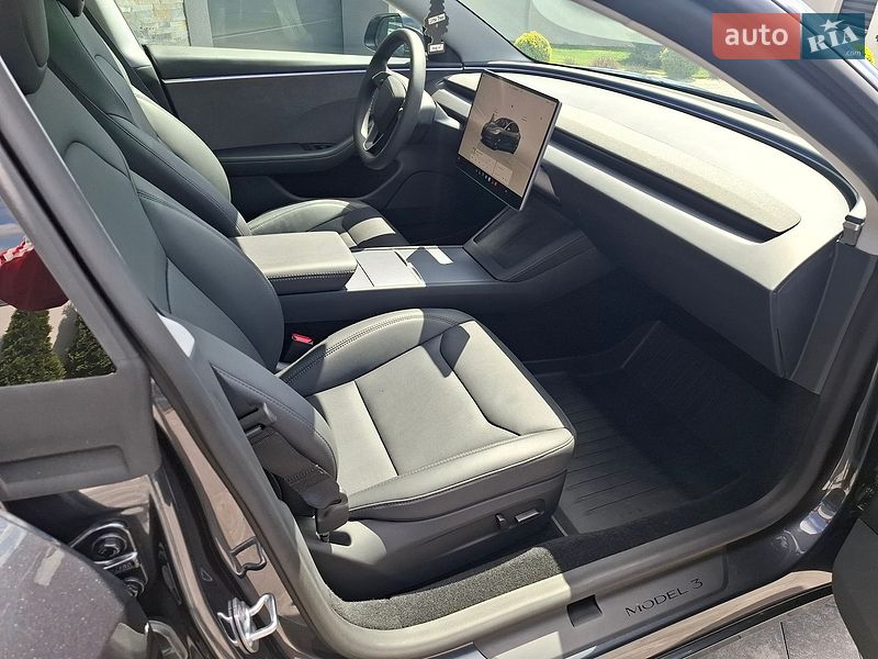 Седан Tesla Model 3 2025 в Ровно