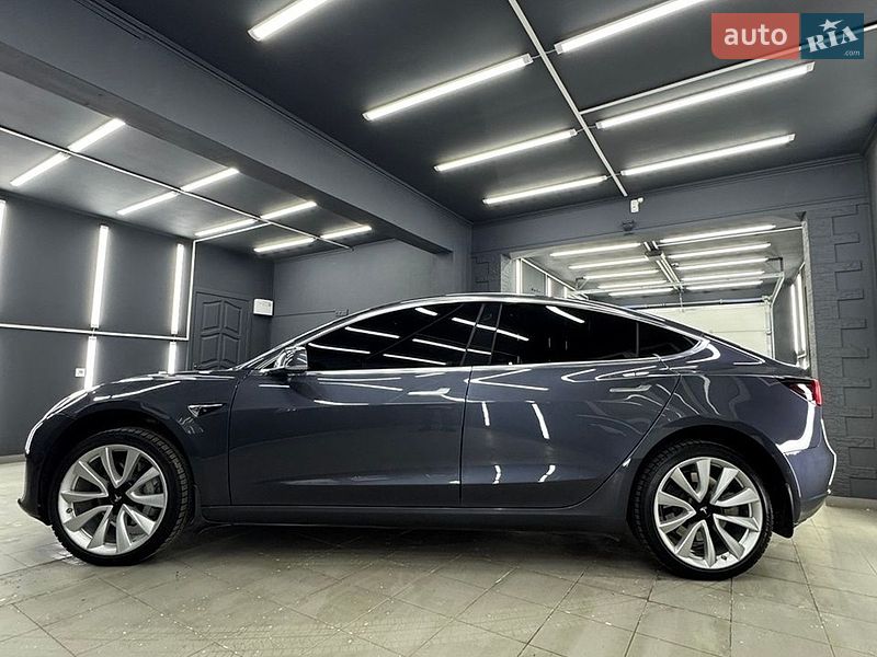 Седан Tesla Model 3 2019 в Коломые