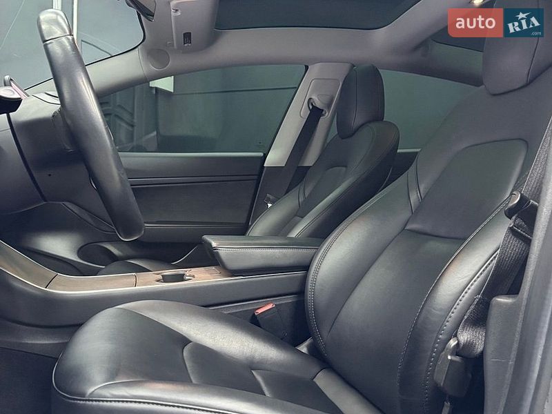Седан Tesla Model 3 2019 в Коломые