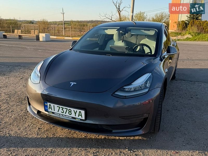 Tesla Model 3 2020