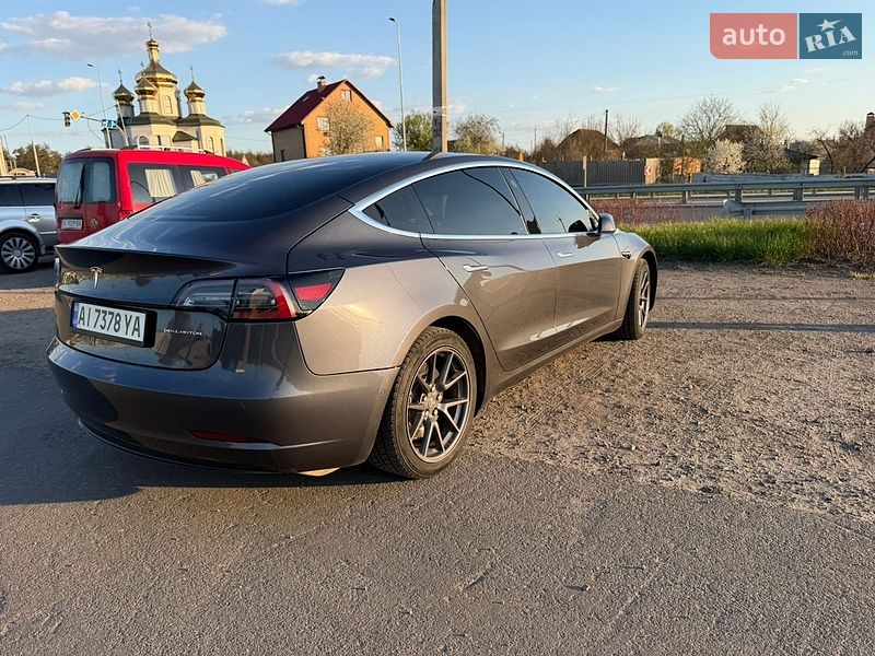 Седан Tesla Model 3 2020 в Киеве