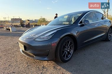 Седан Tesla Model 3 2020 в Киеве