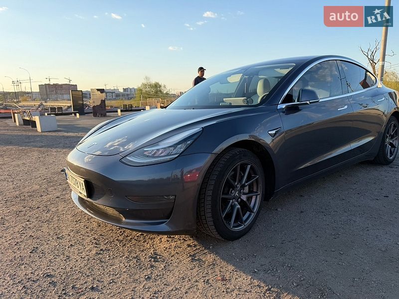 Седан Tesla Model 3 2020 в Киеве