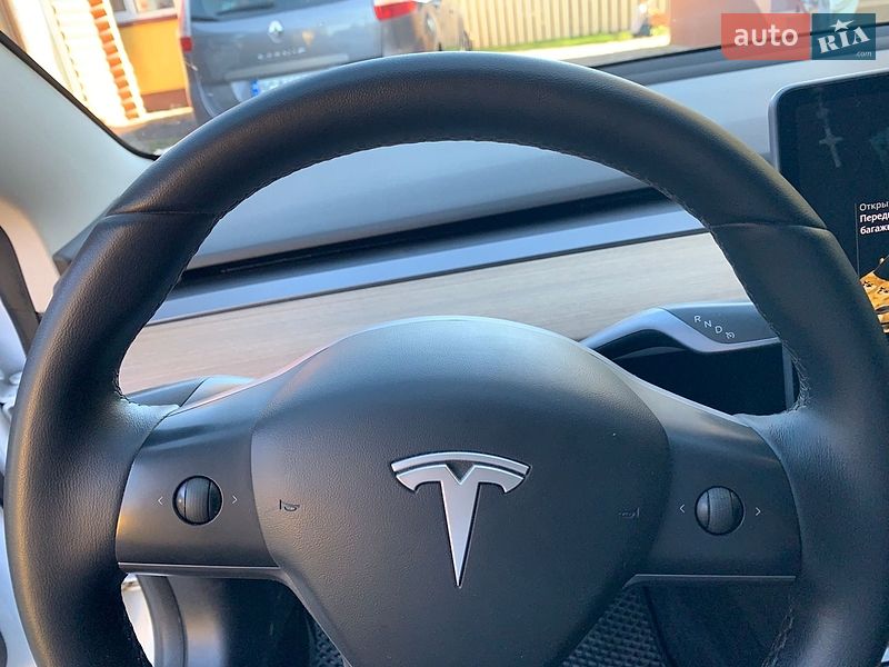 Седан Tesla Model 3 2019 в Львове