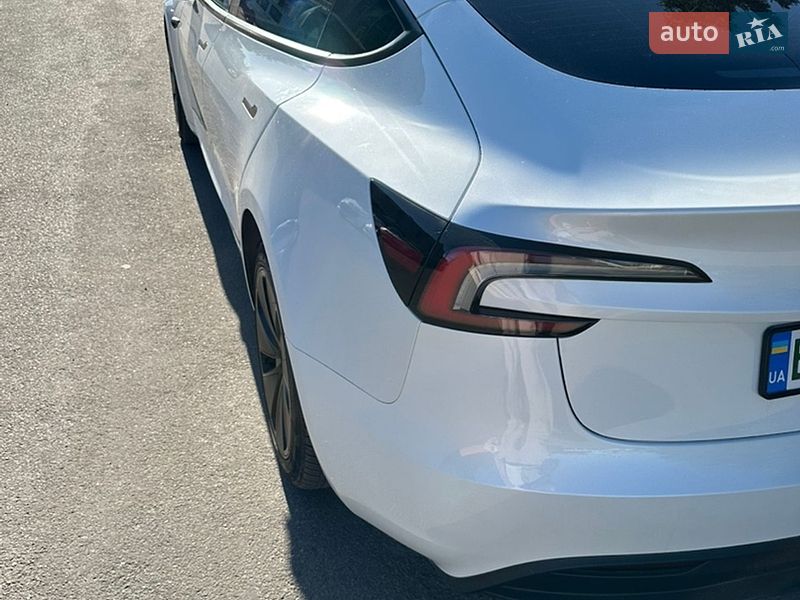 Седан Tesla Model 3 2024 в Тернополі