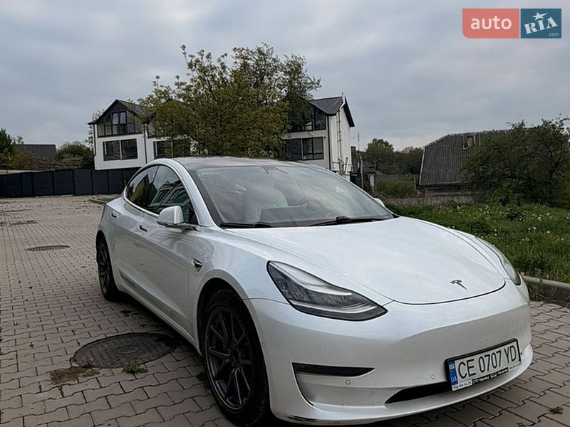 Седан Tesla Model 3 2019 в Черновцах