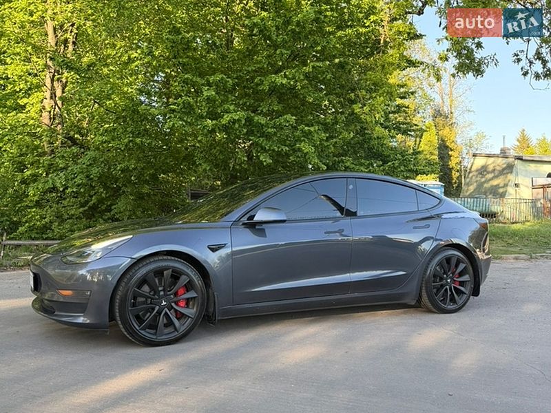 Седан Tesla Model 3 2021 в Львове