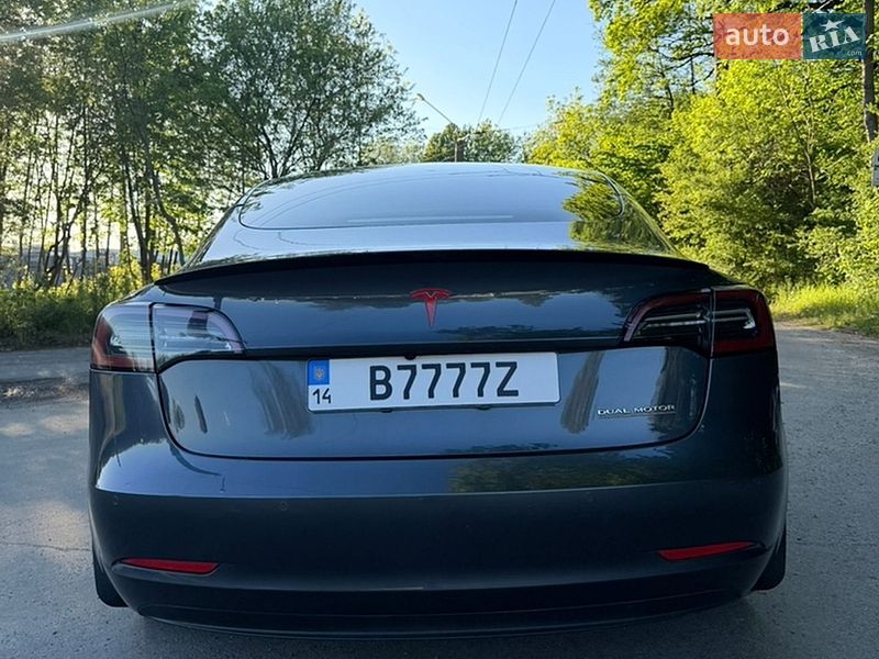 Седан Tesla Model 3 2021 в Львове
