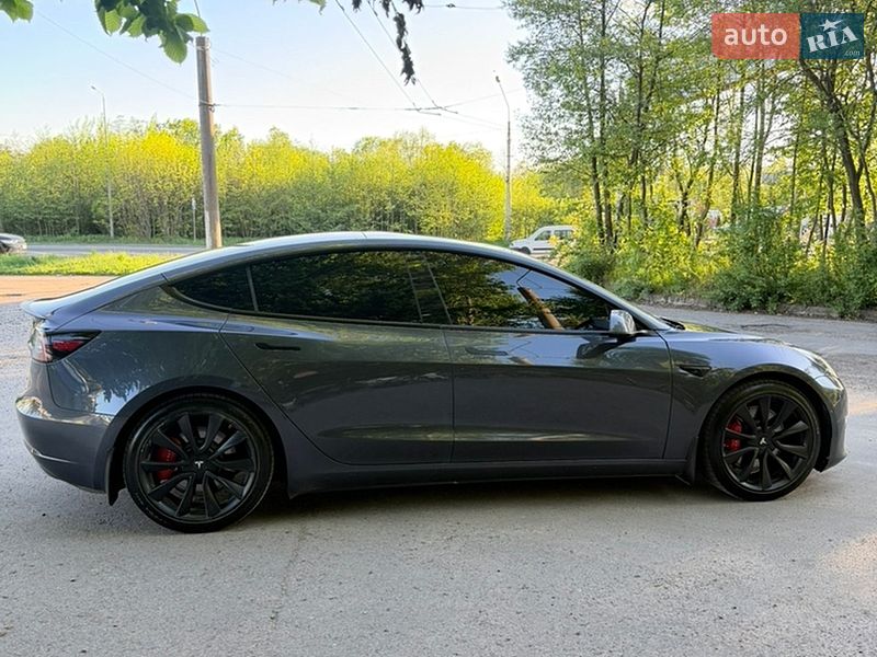 Седан Tesla Model 3 2021 в Львове