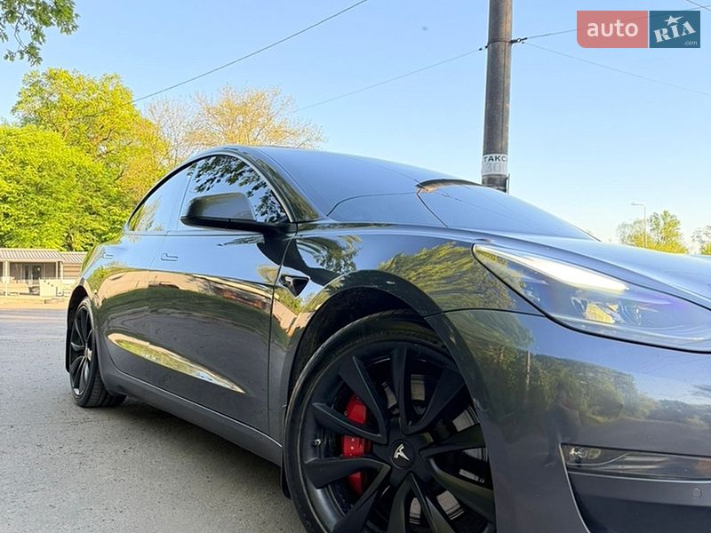 Седан Tesla Model 3 2021 в Львове