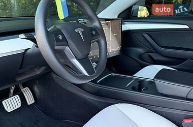 Седан Tesla Model 3 2021 в Львове