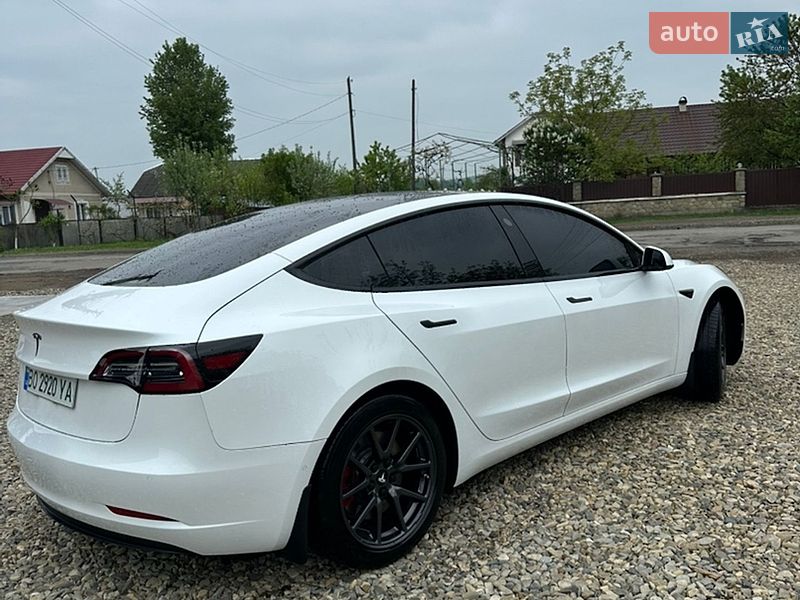 Седан Tesla Model 3 2019 в Черновцах