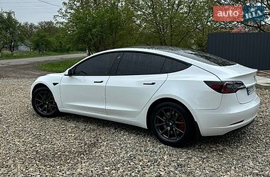 Седан Tesla Model 3 2019 в Черновцах