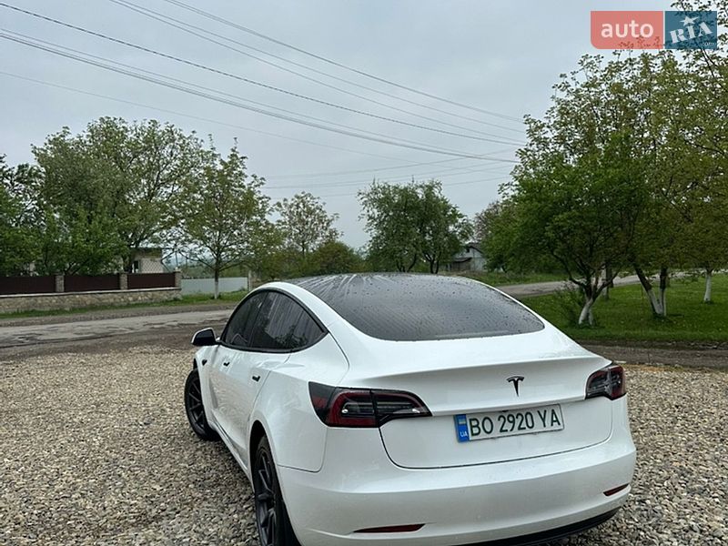 Седан Tesla Model 3 2019 в Черновцах