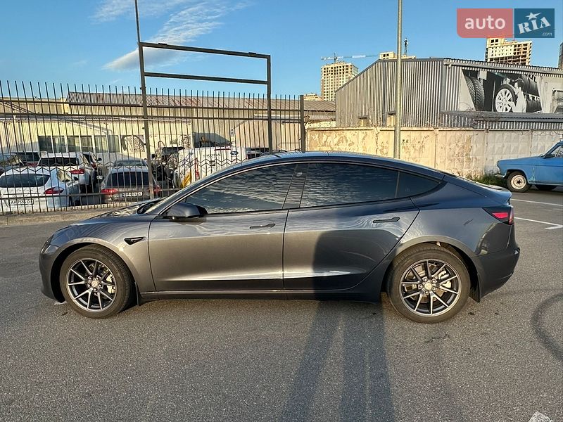 Седан Tesla Model 3 2023 в Киеве
