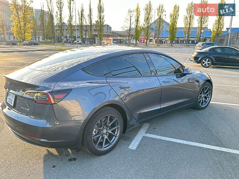 Седан Tesla Model 3 2023 в Киеве