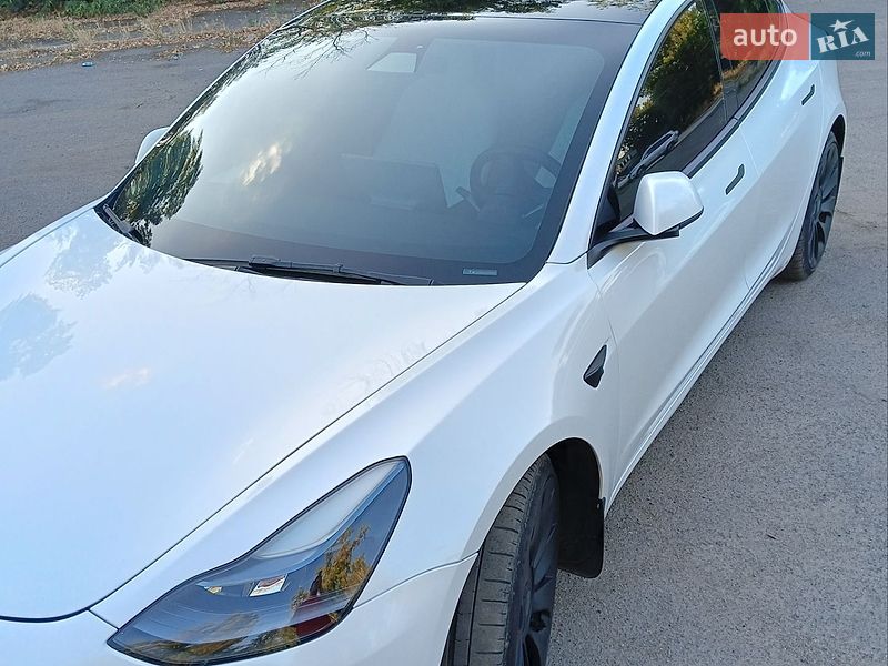 Седан Tesla Model 3 2022 в Кривом Роге