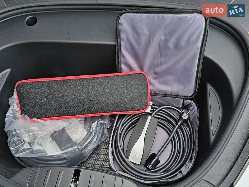 Седан Tesla Model 3 2022 в Черкассах