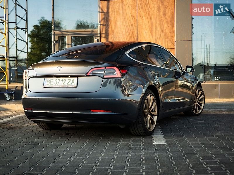 Седан Tesla Model 3 2018 в Києві