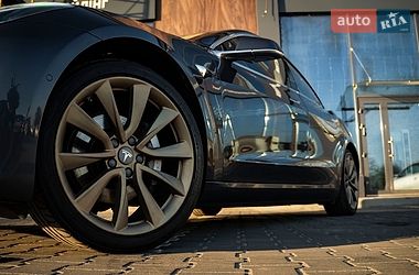 Седан Tesla Model 3 2018 в Києві