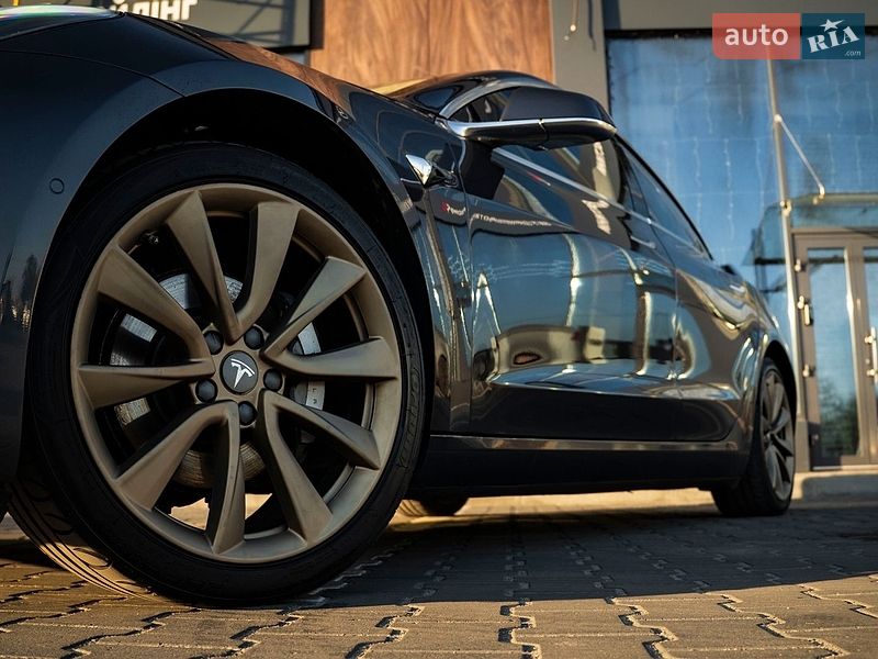Седан Tesla Model 3 2018 в Києві