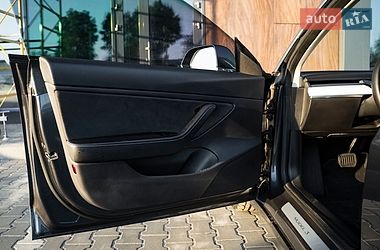 Седан Tesla Model 3 2018 в Києві