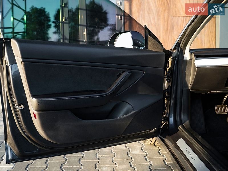 Седан Tesla Model 3 2018 в Києві