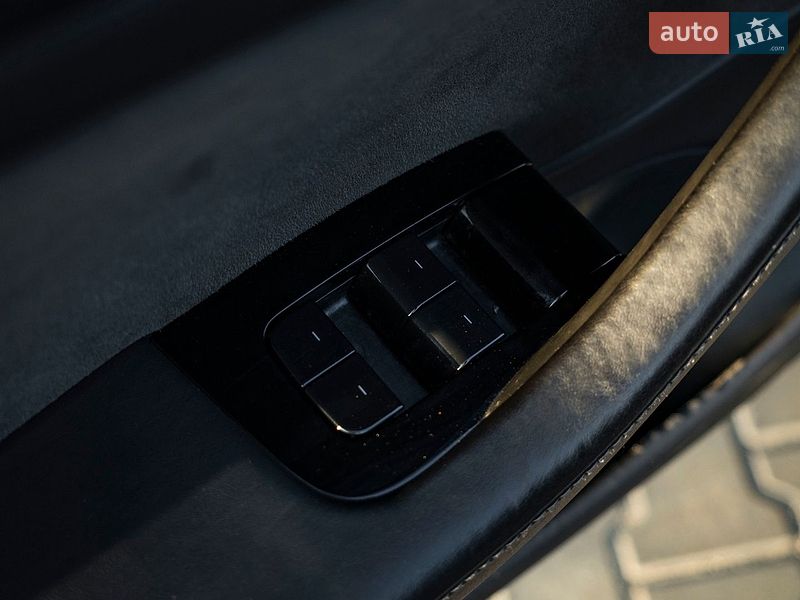 Седан Tesla Model 3 2018 в Києві