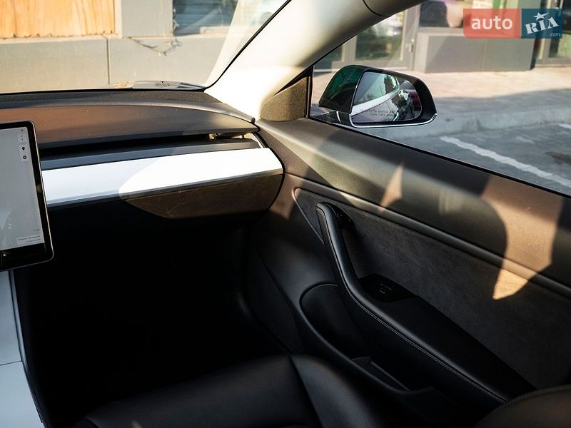 Седан Tesla Model 3 2018 в Києві
