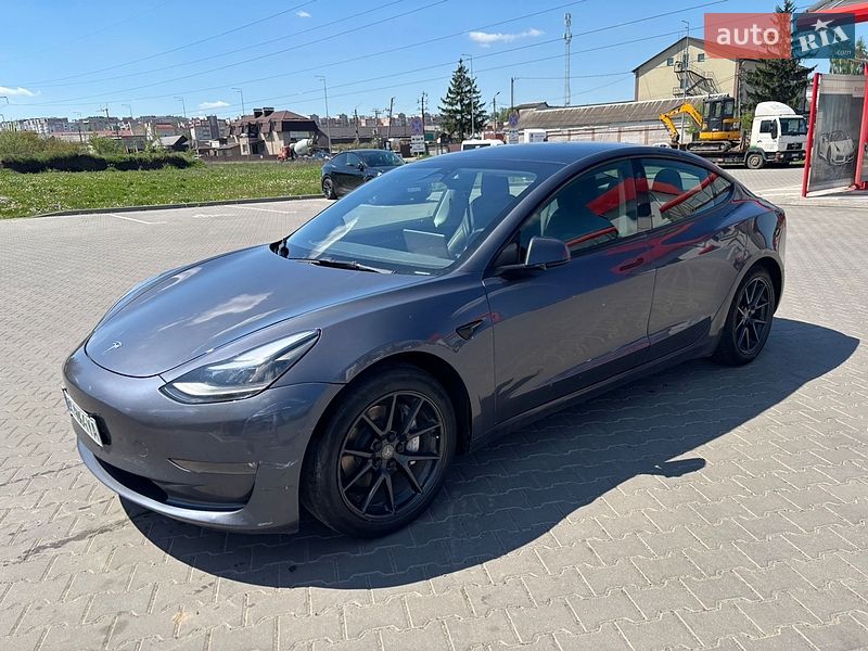 Седан Tesla Model 3 2022 в Виннице