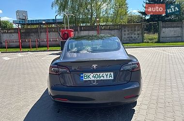 Седан Tesla Model 3 2022 в Виннице