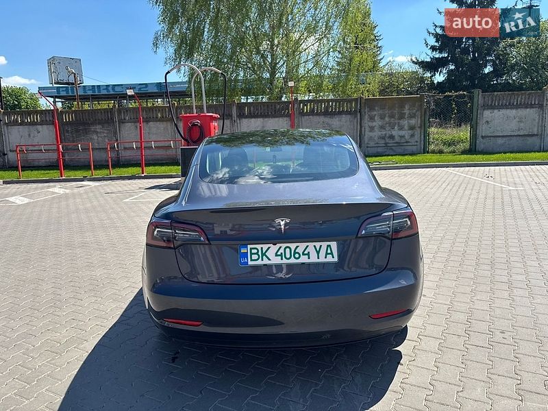 Седан Tesla Model 3 2022 в Виннице