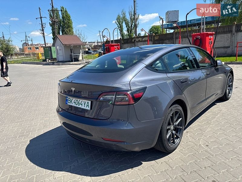Седан Tesla Model 3 2022 в Виннице