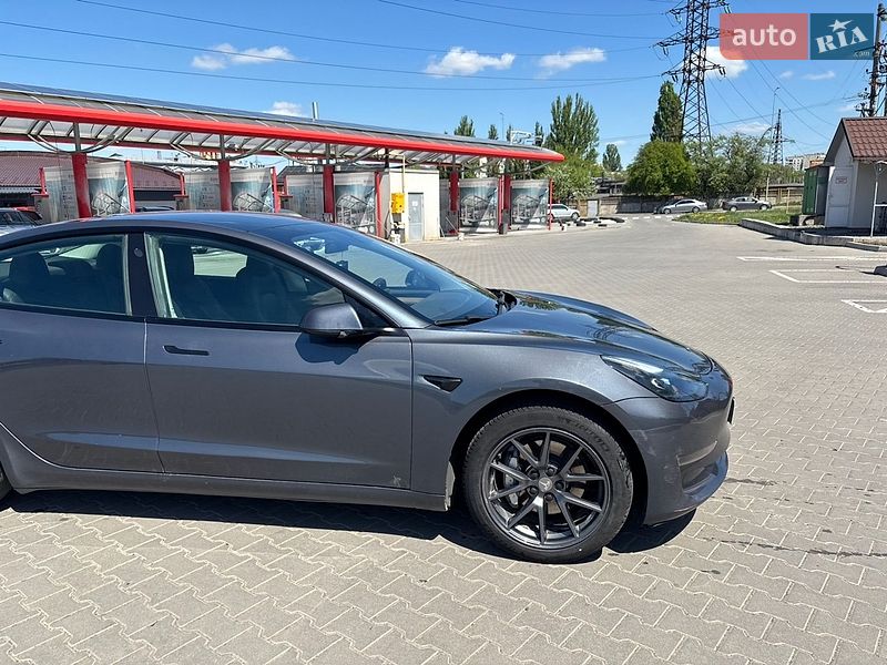 Седан Tesla Model 3 2022 в Виннице