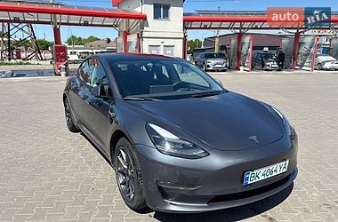 Седан Tesla Model 3 2022 в Виннице
