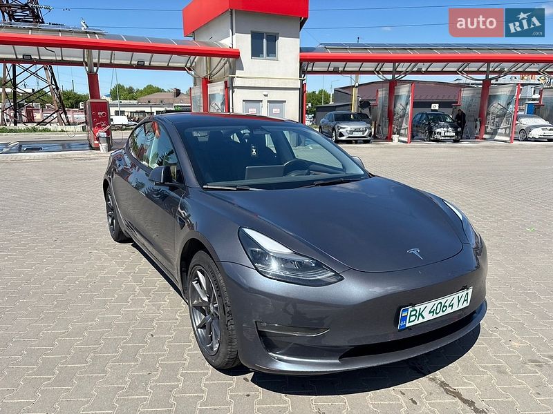 Седан Tesla Model 3 2022 в Виннице