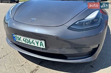 Седан Tesla Model 3 2022 в Виннице