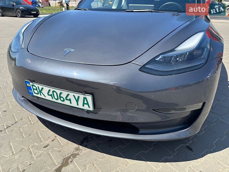 Седан Tesla Model 3 2022 в Виннице