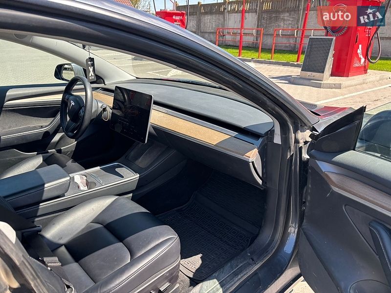 Седан Tesla Model 3 2022 в Виннице