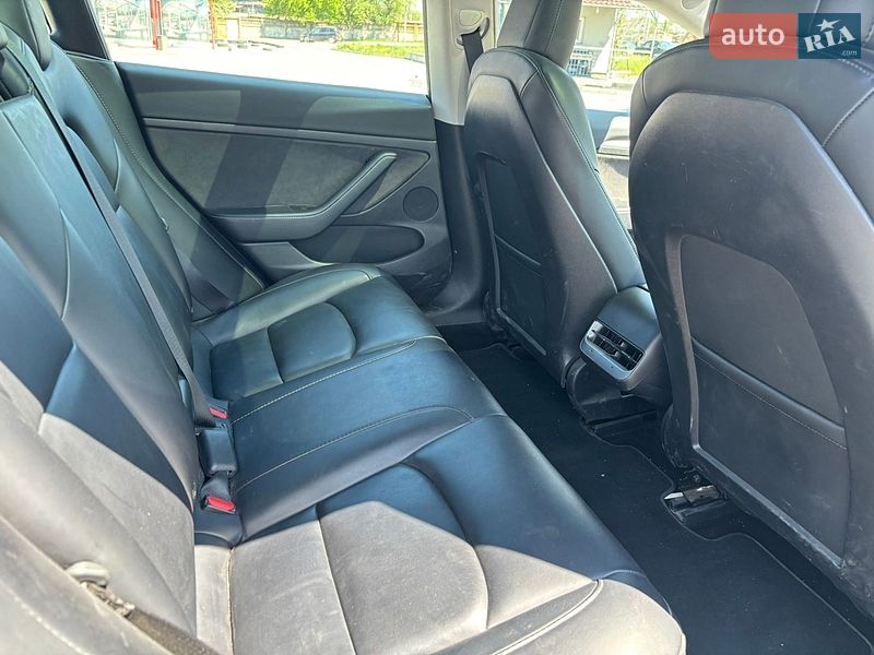 Седан Tesla Model 3 2022 в Виннице