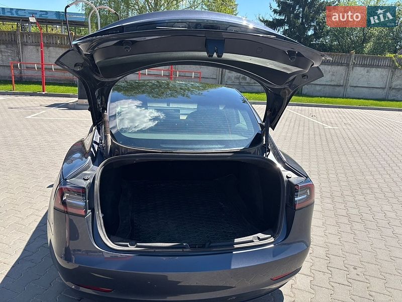 Седан Tesla Model 3 2022 в Виннице