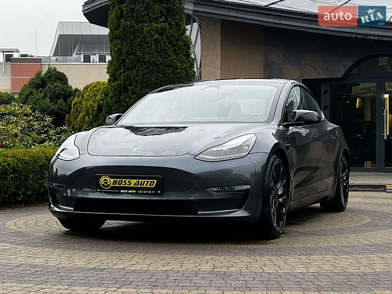 Седан Tesla Model 3 2021 в Львове