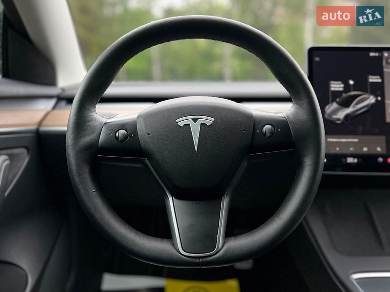 Седан Tesla Model 3 2021 в Львове